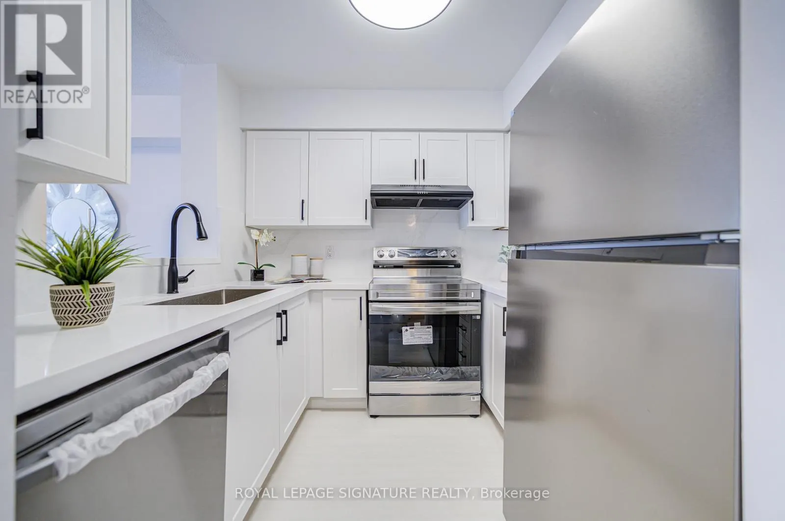 2503 - 35 FINCH AVENUE E