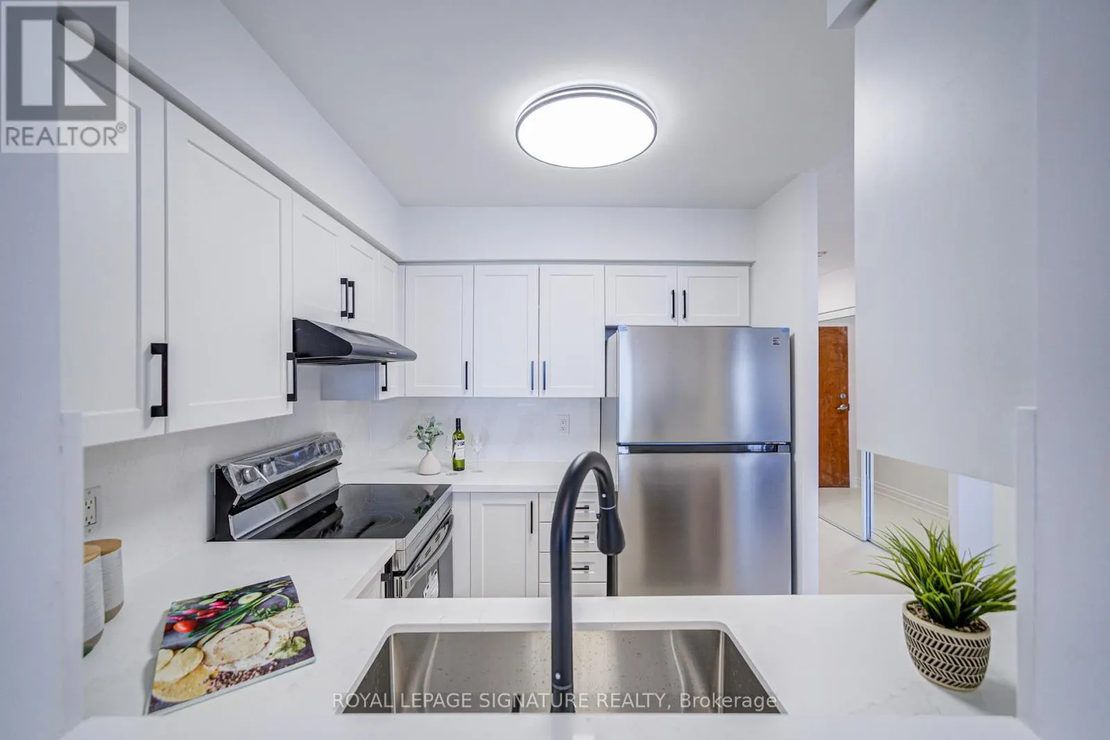2503 - 35 FINCH AVENUE E