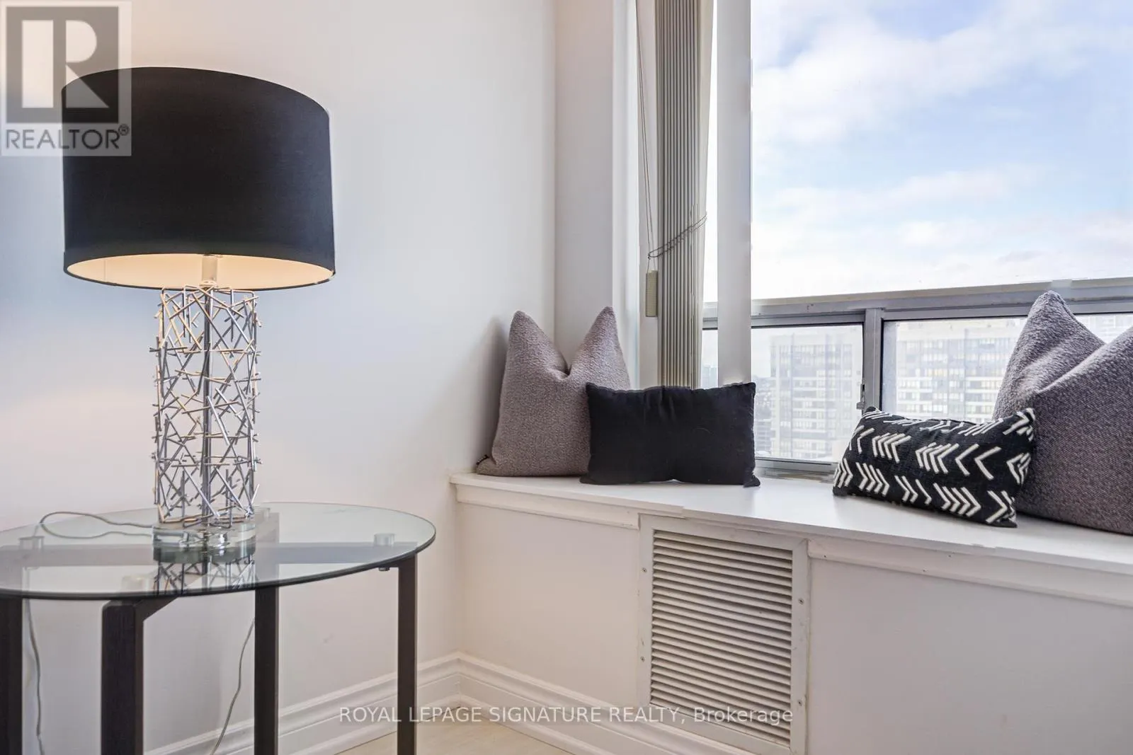 2503 - 35 FINCH AVENUE E