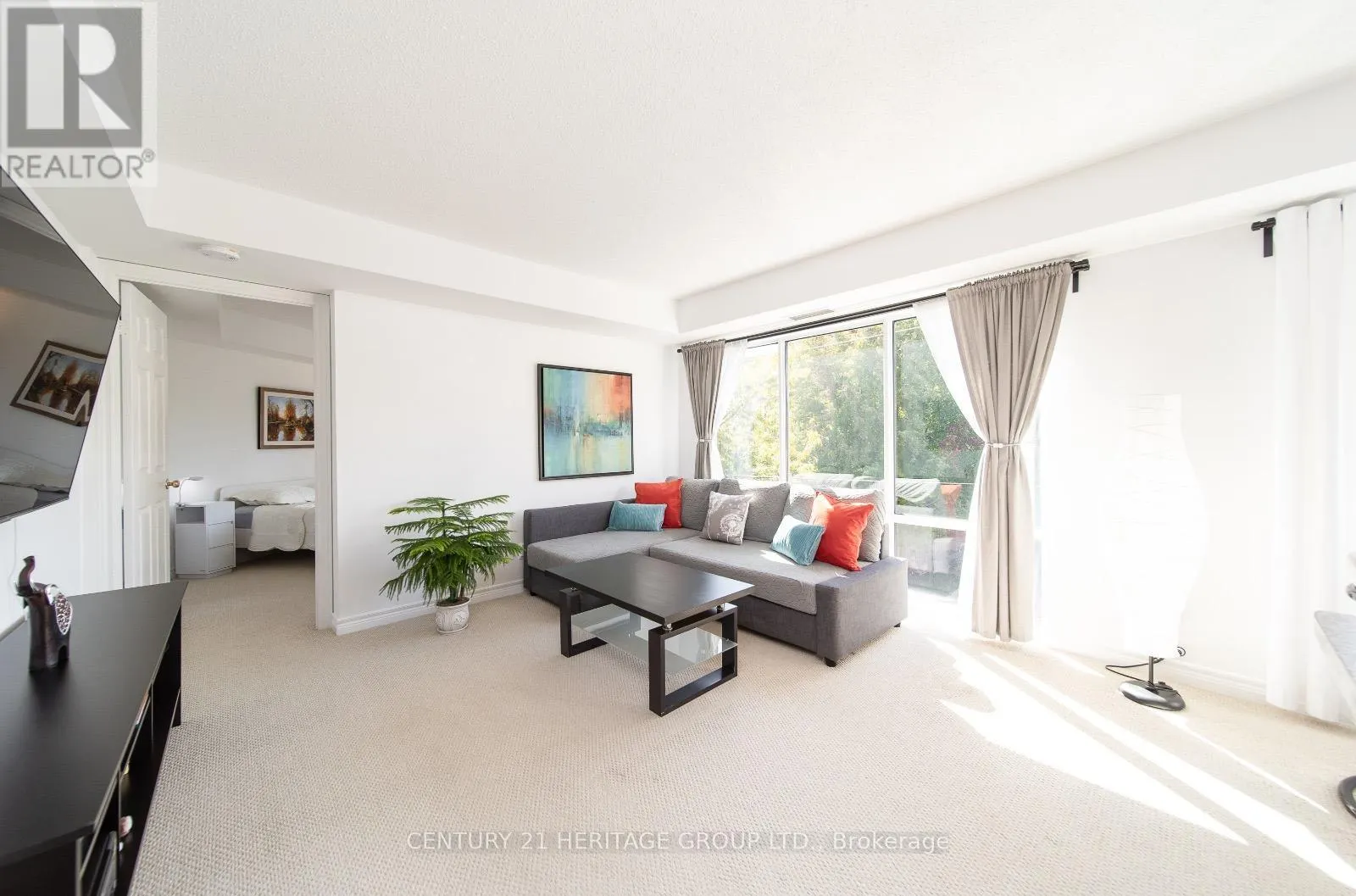 303 - 211 RANDOLPH ROAD