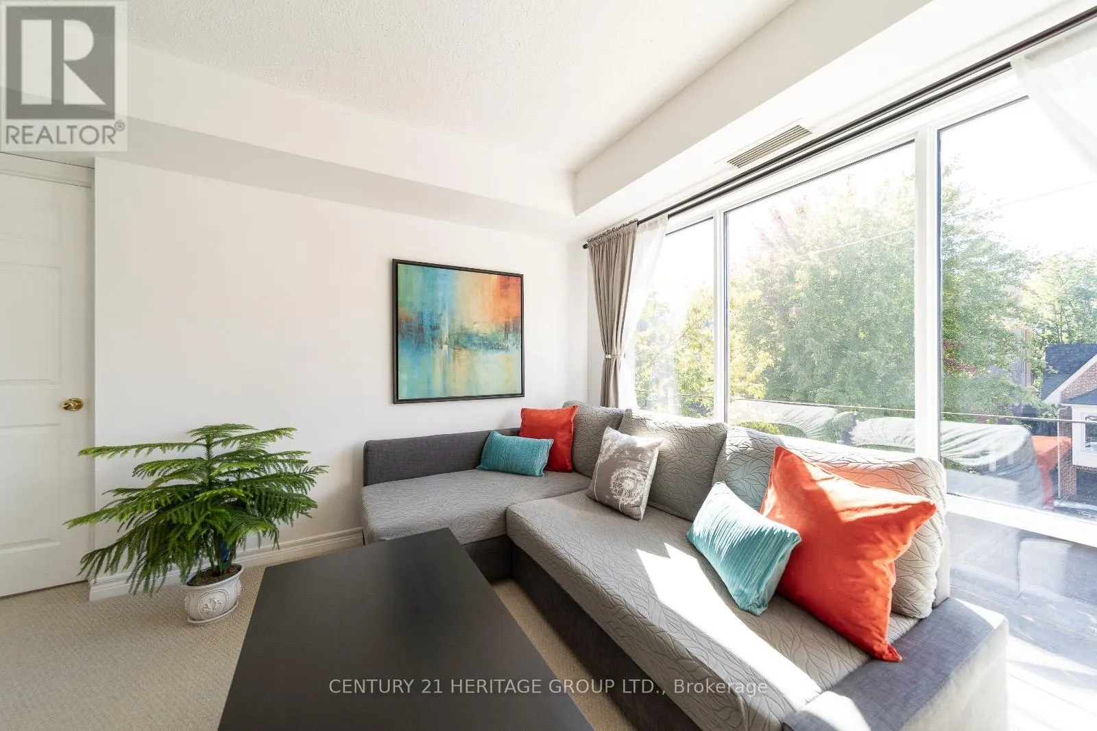 303 - 211 RANDOLPH ROAD