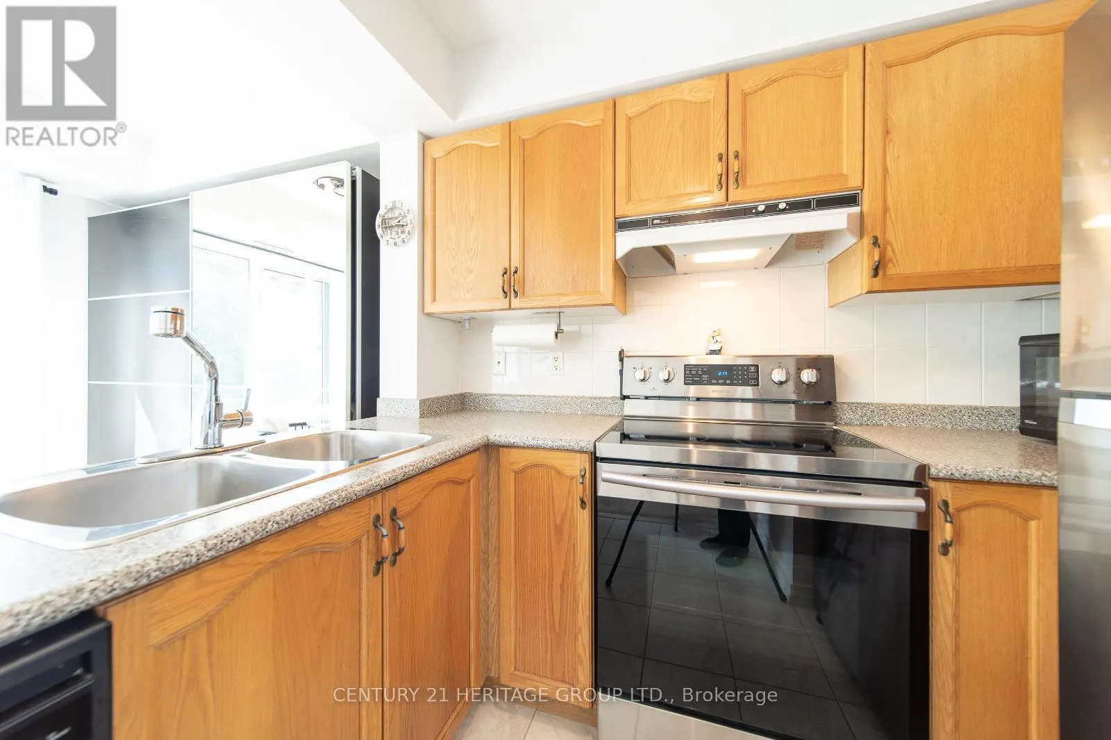 303 - 211 RANDOLPH ROAD