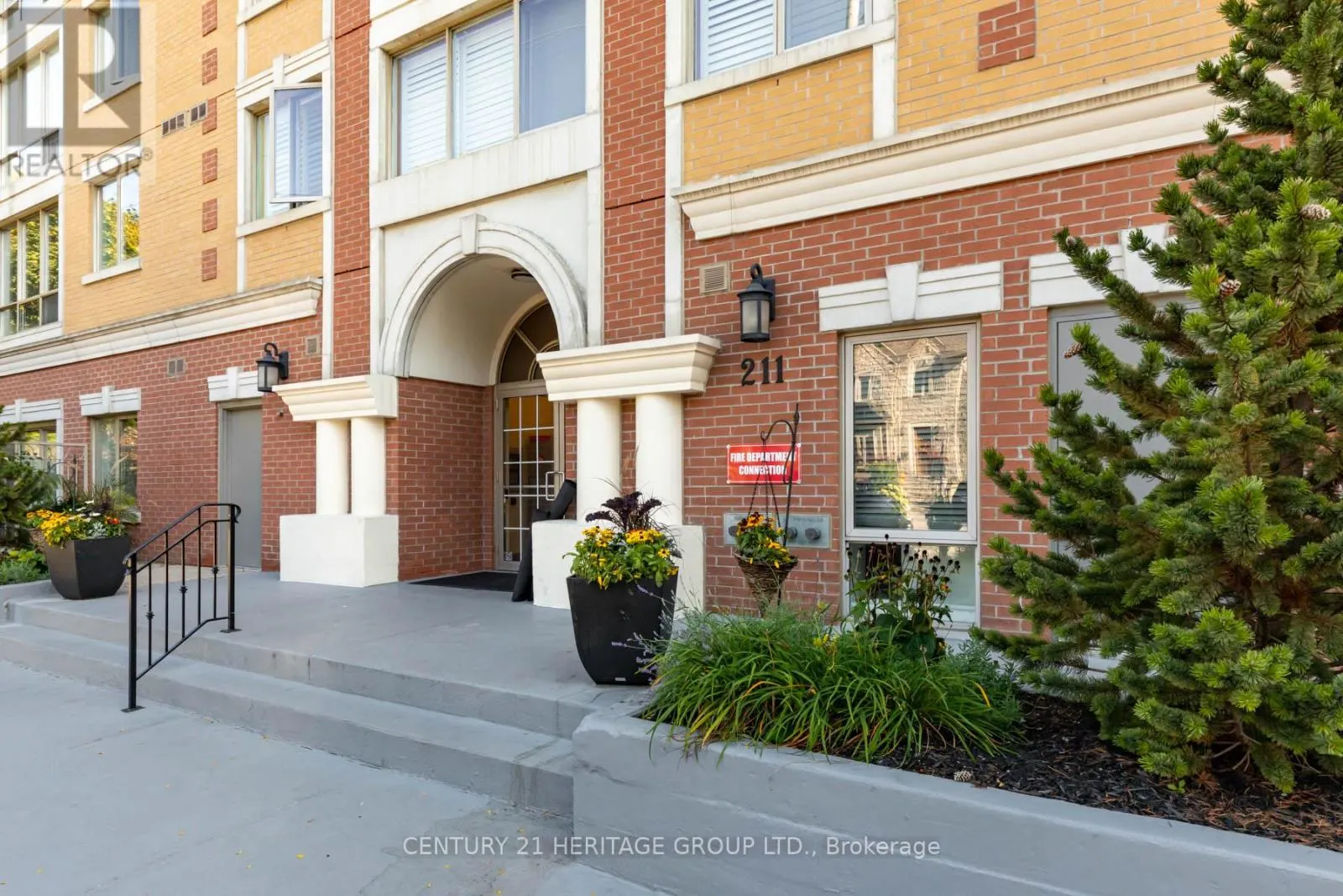 303 - 211 RANDOLPH ROAD