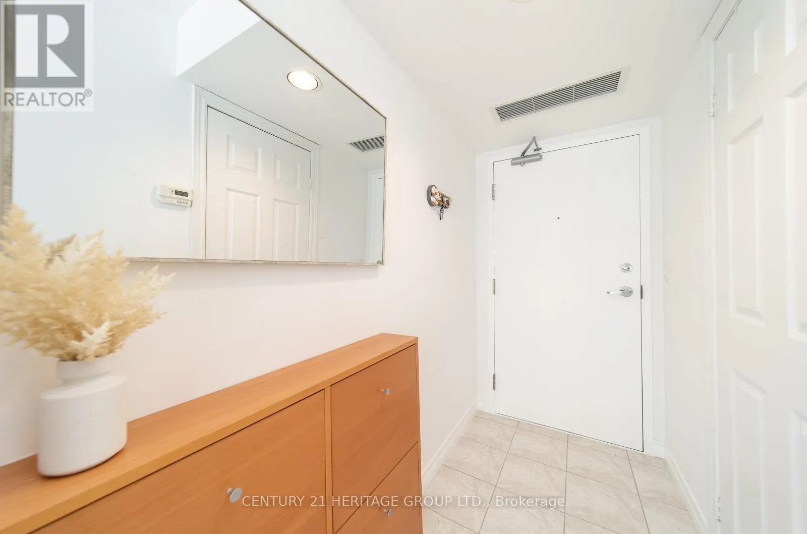 303 - 211 RANDOLPH ROAD