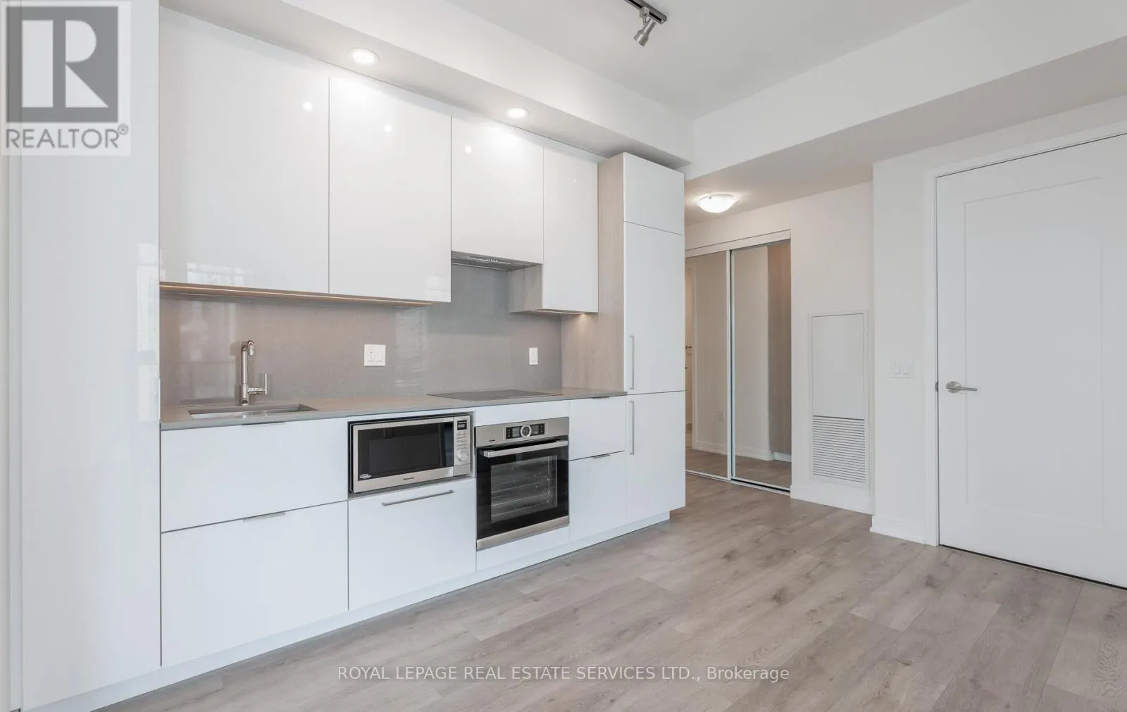 1307 - 28 FREEDLAND STREET