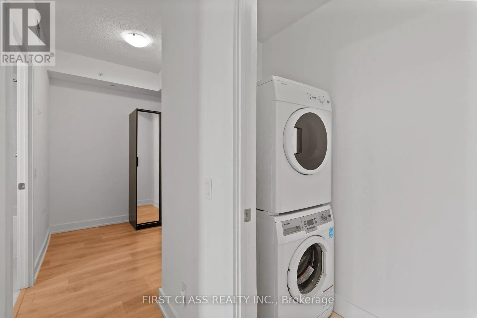 1406 - 128 FAIRVIEW MALL DRIVE