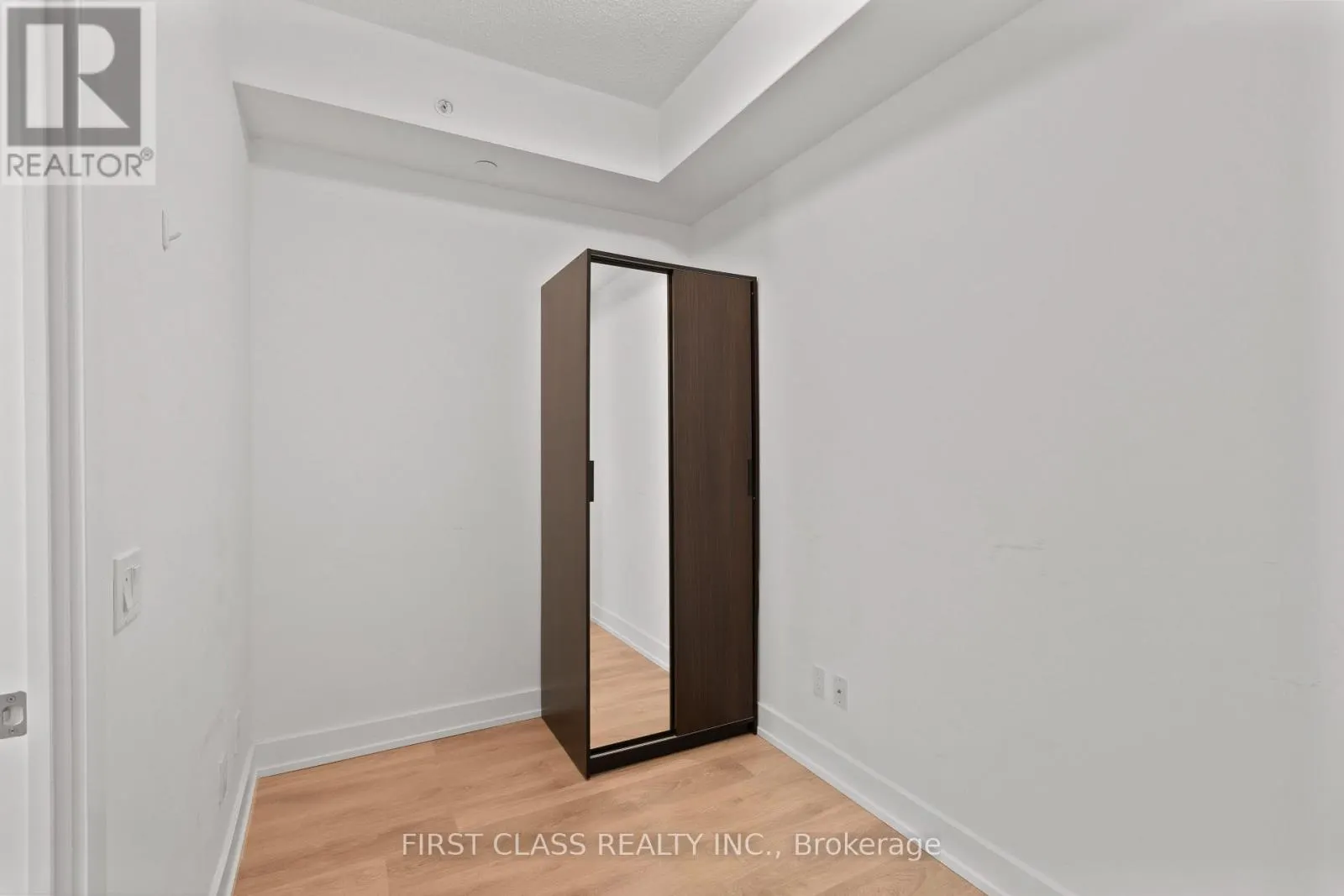 1406 - 128 FAIRVIEW MALL DRIVE