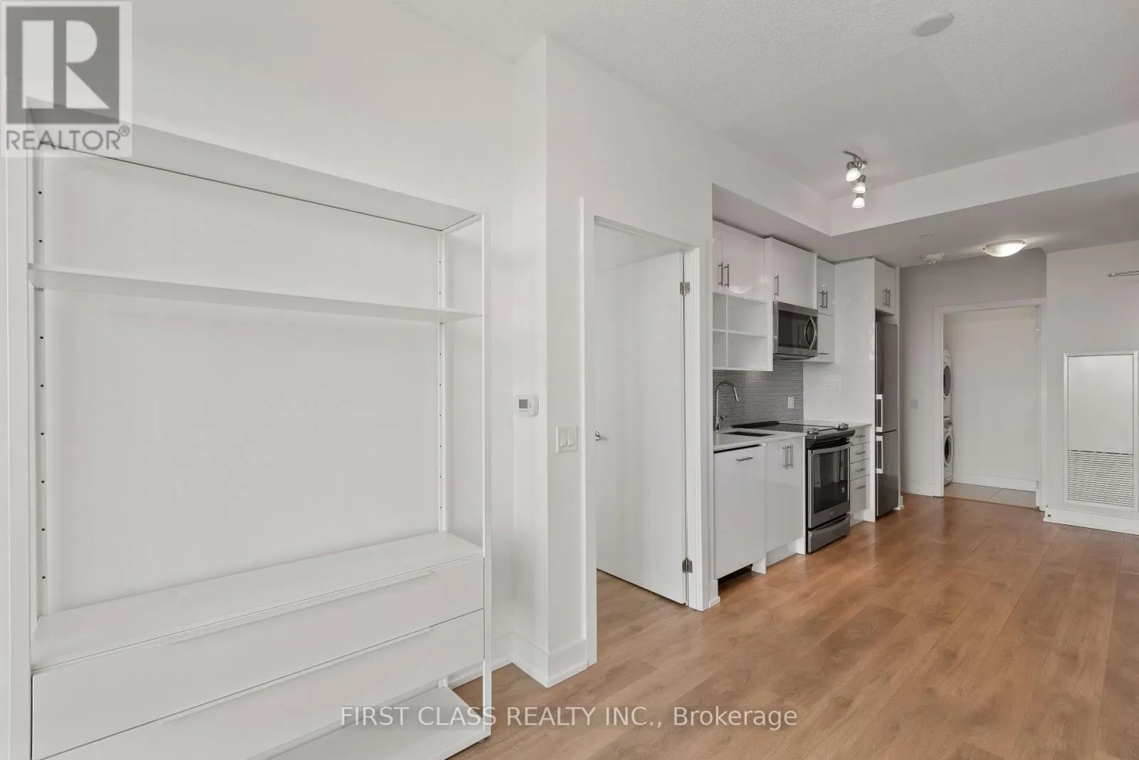 1406 - 128 FAIRVIEW MALL DRIVE