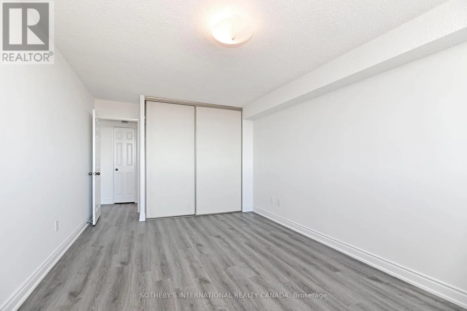 1205 - 3000 BATHURST STREET E