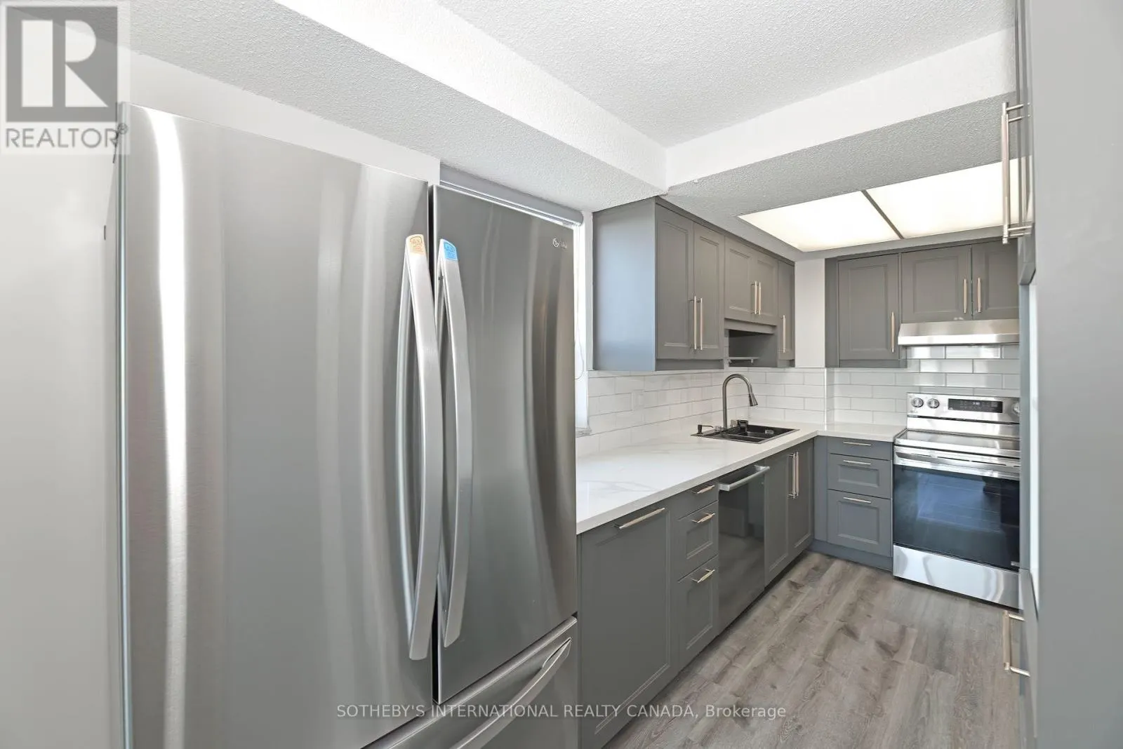 1205 - 3000 BATHURST STREET E