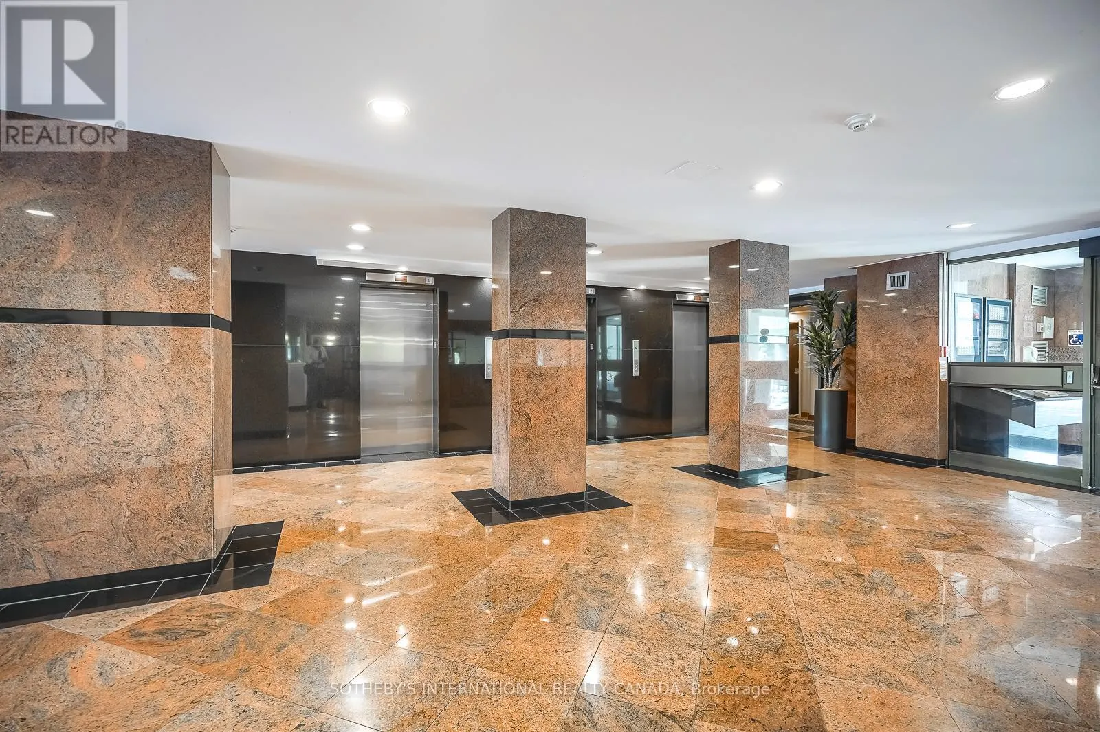 1205 - 3000 BATHURST STREET E