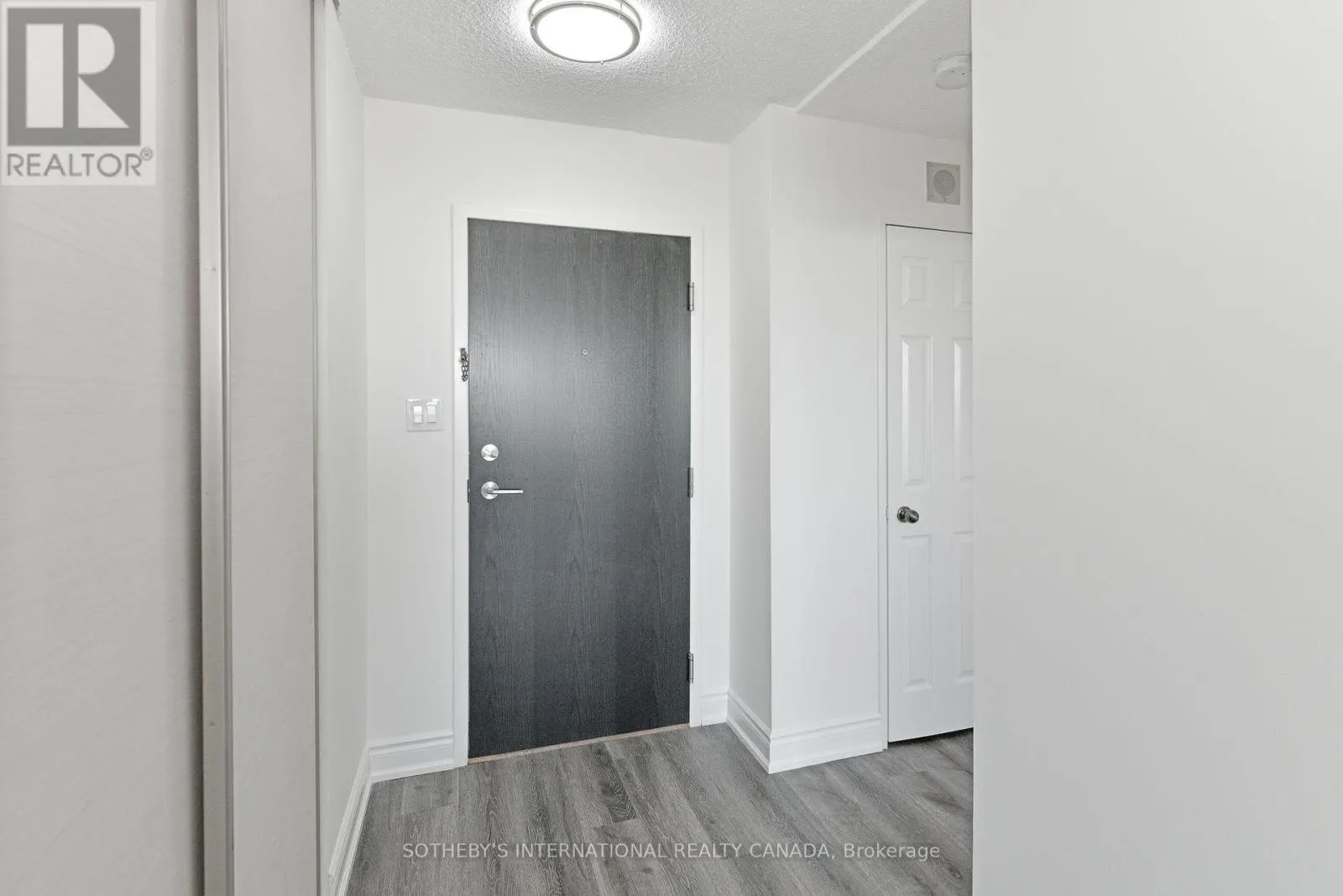 1205 - 3000 BATHURST STREET E