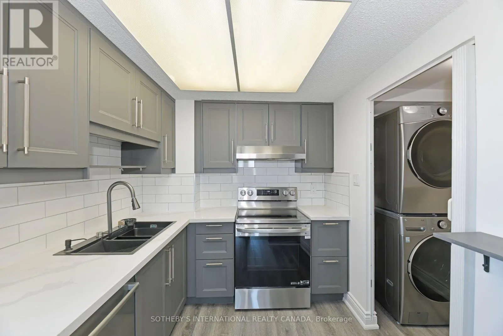 1205 - 3000 BATHURST STREET E