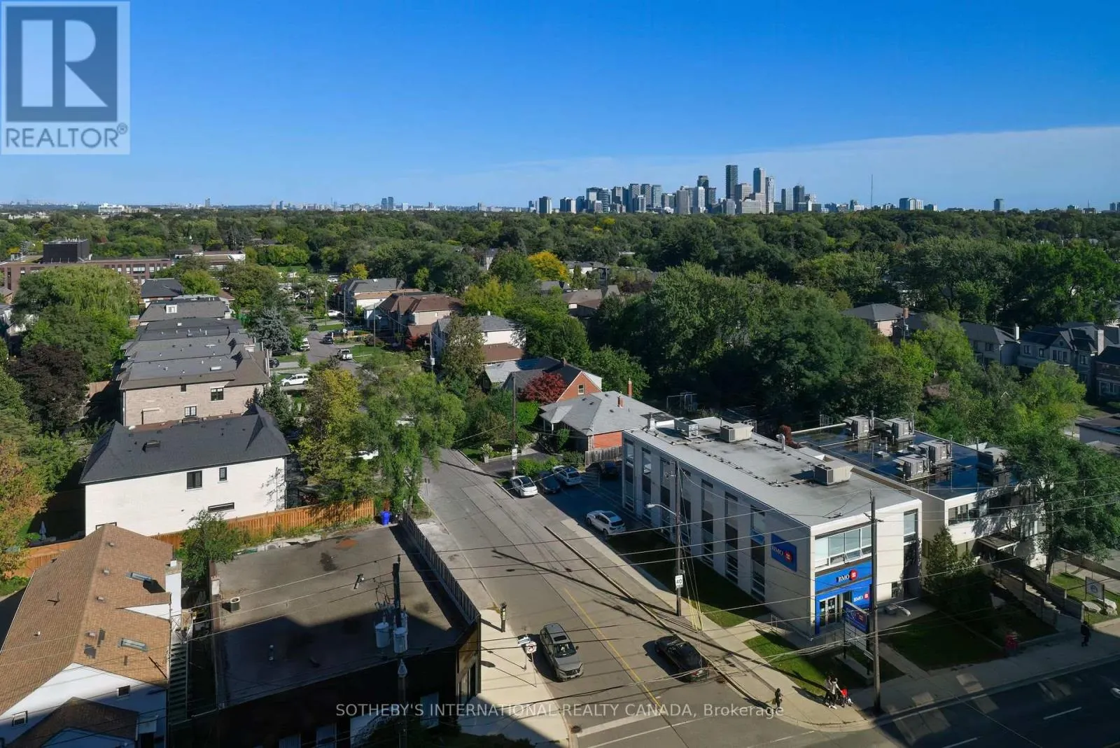 1205 - 3000 BATHURST STREET E