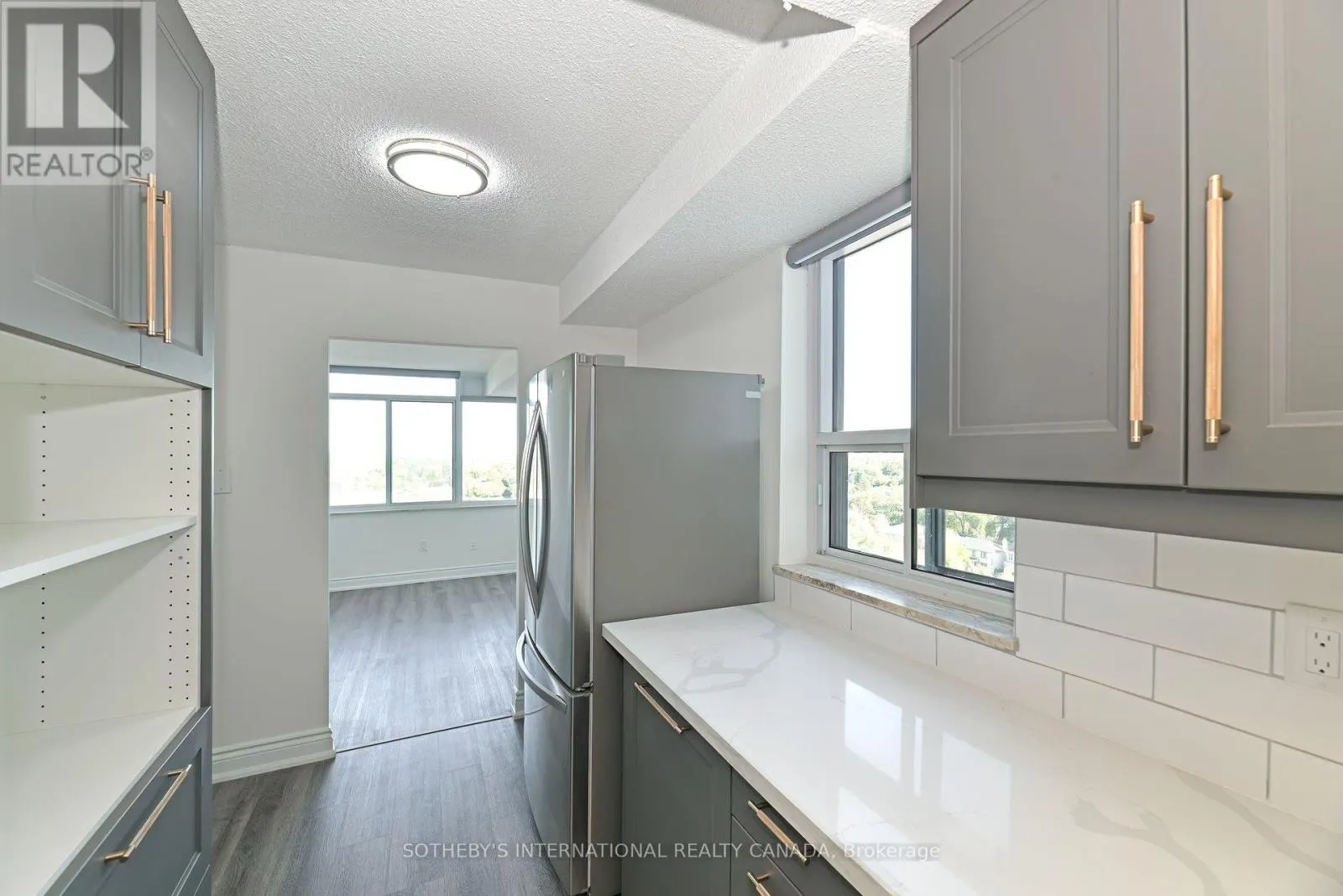 1205 - 3000 BATHURST STREET E