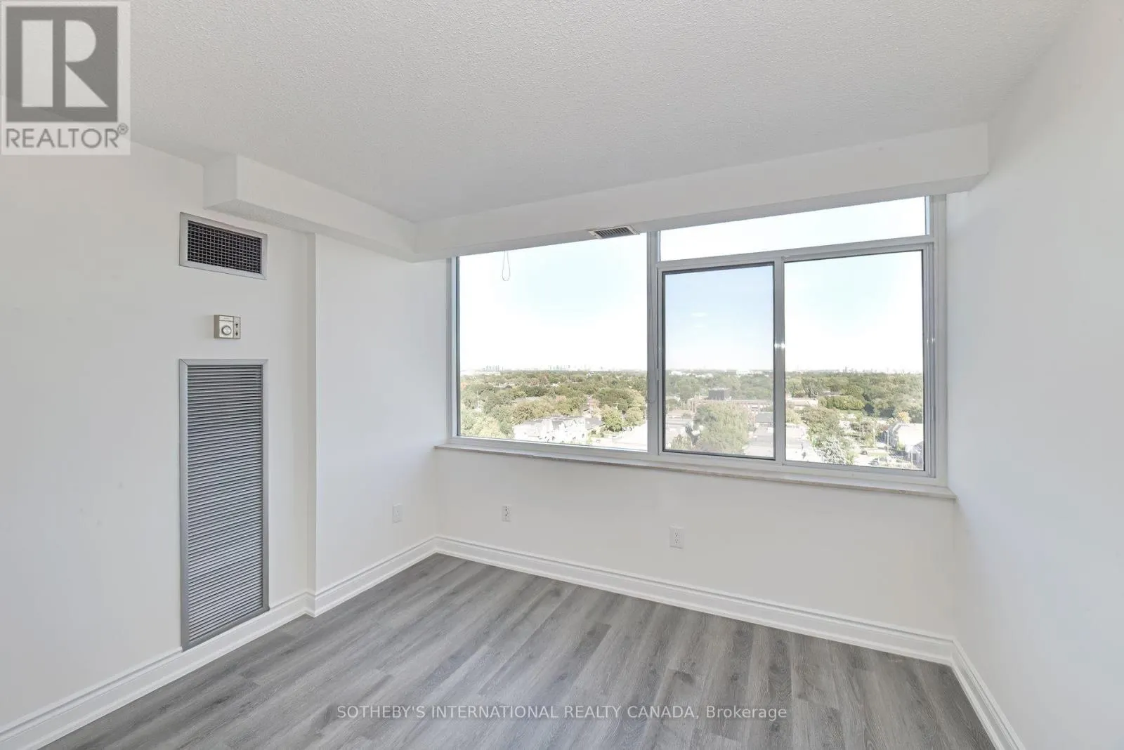 1205 - 3000 BATHURST STREET E