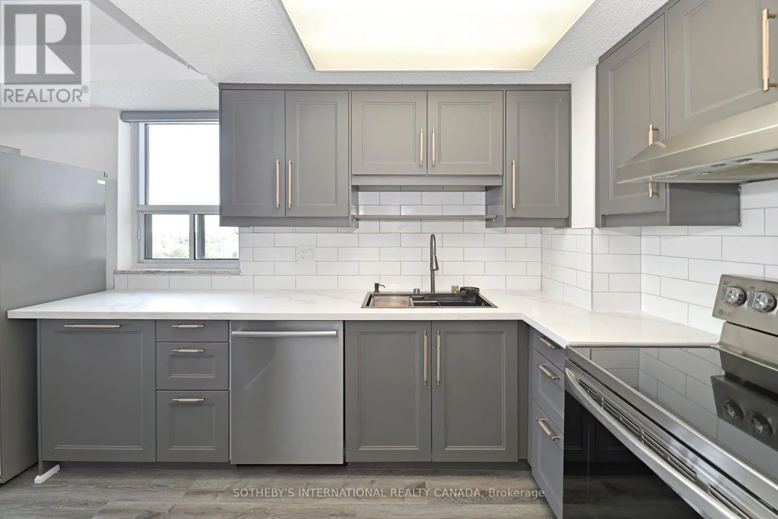 1205 - 3000 BATHURST STREET E