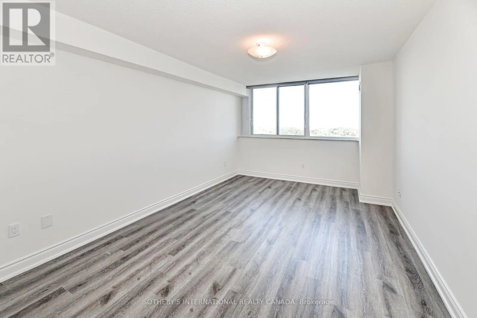1205 - 3000 BATHURST STREET E