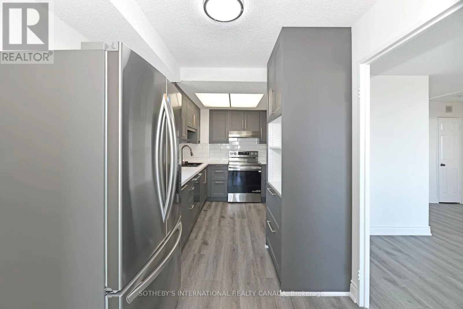 1205 - 3000 BATHURST STREET E