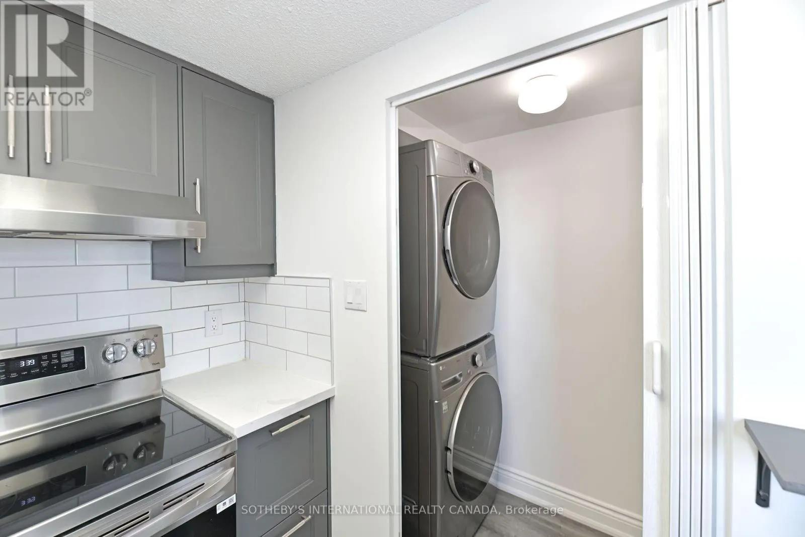 1205 - 3000 BATHURST STREET E