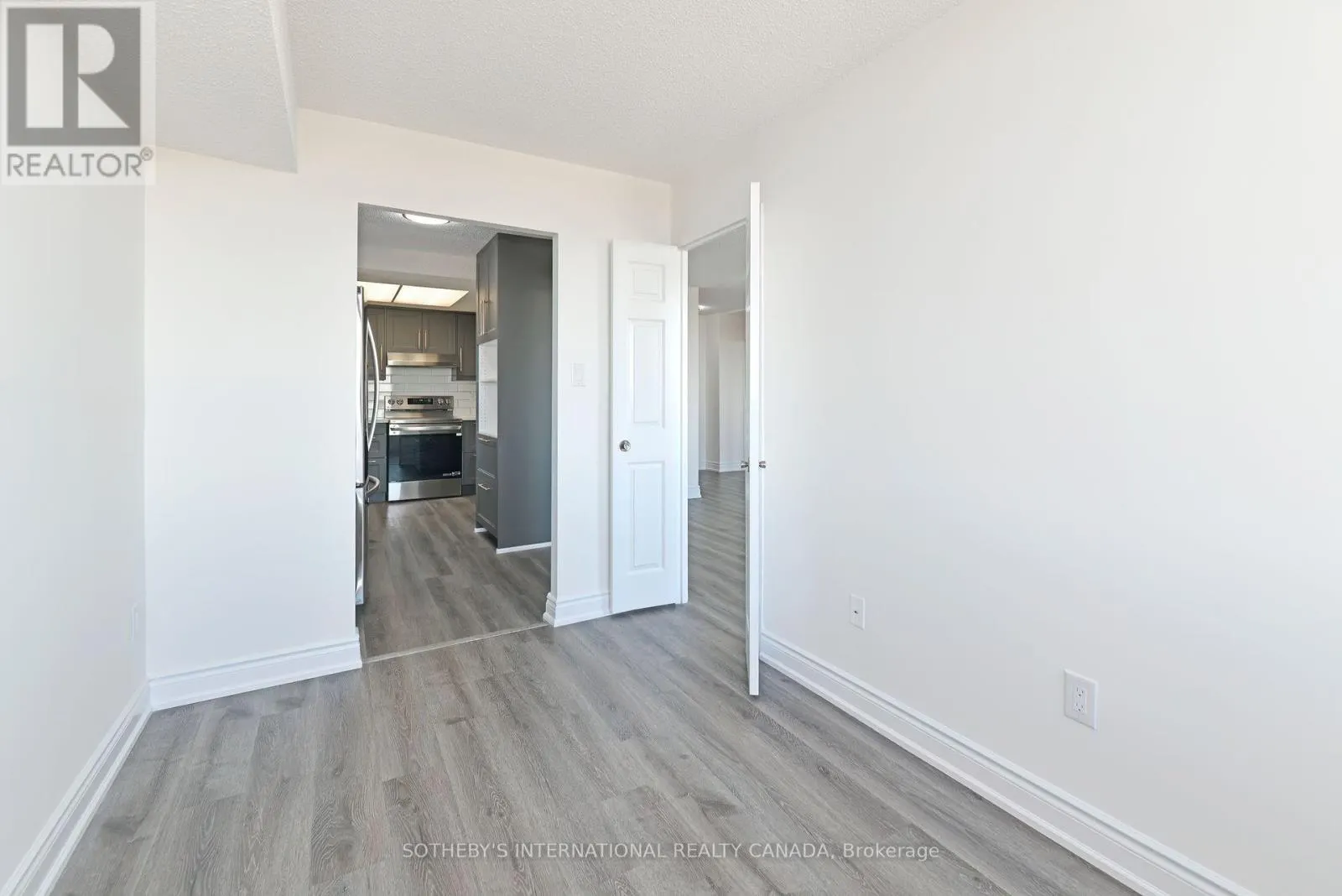 1205 - 3000 BATHURST STREET E