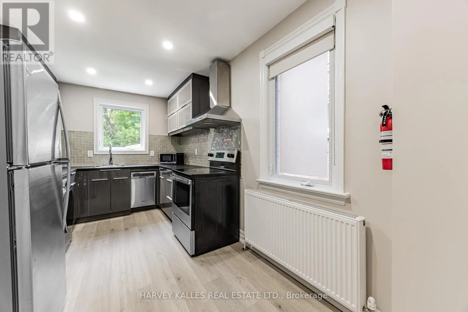 1836 BATHURST STREET