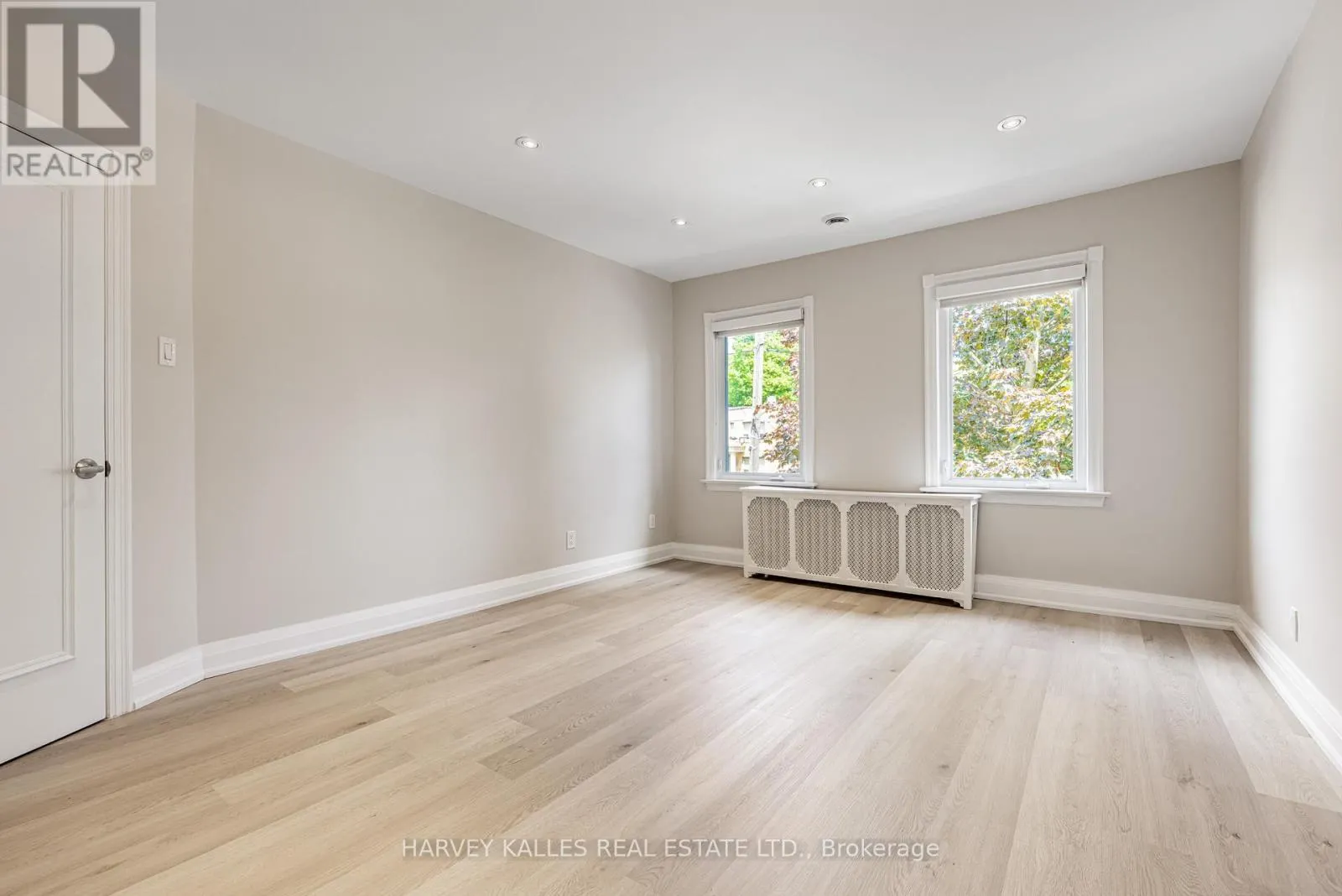 1836 BATHURST STREET