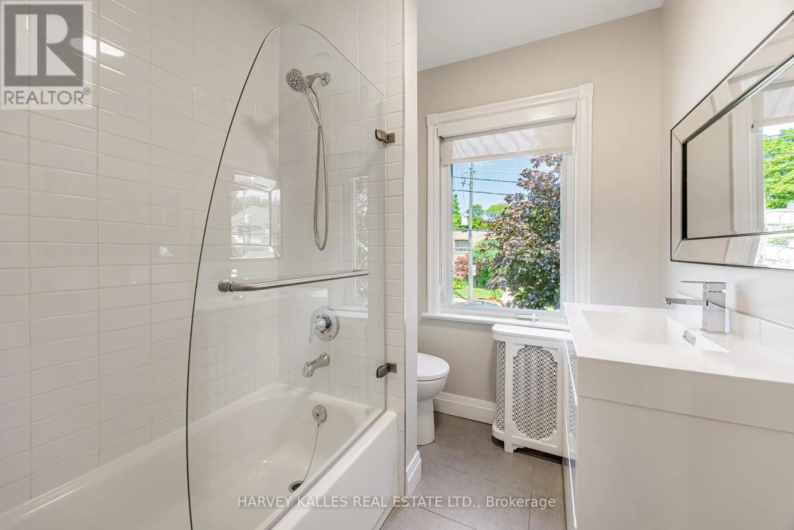 1836 BATHURST STREET