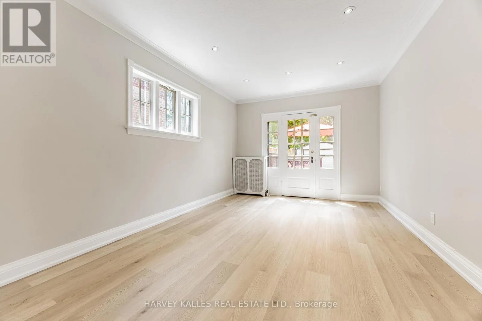 1836 BATHURST STREET