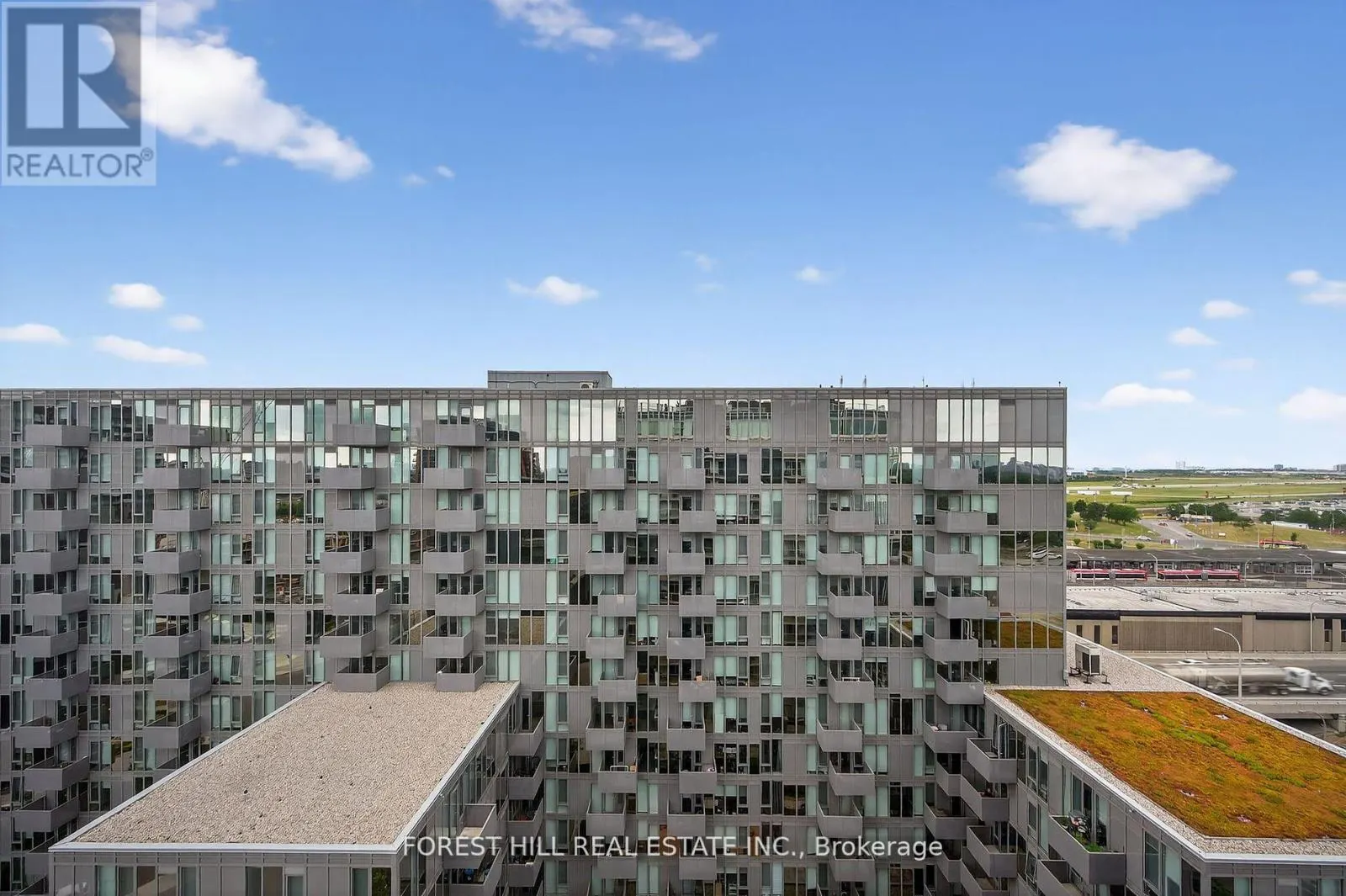 W1204 - 565 WILSON AVENUE