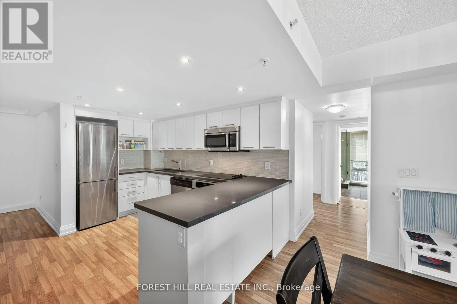 W1204 - 565 WILSON AVENUE