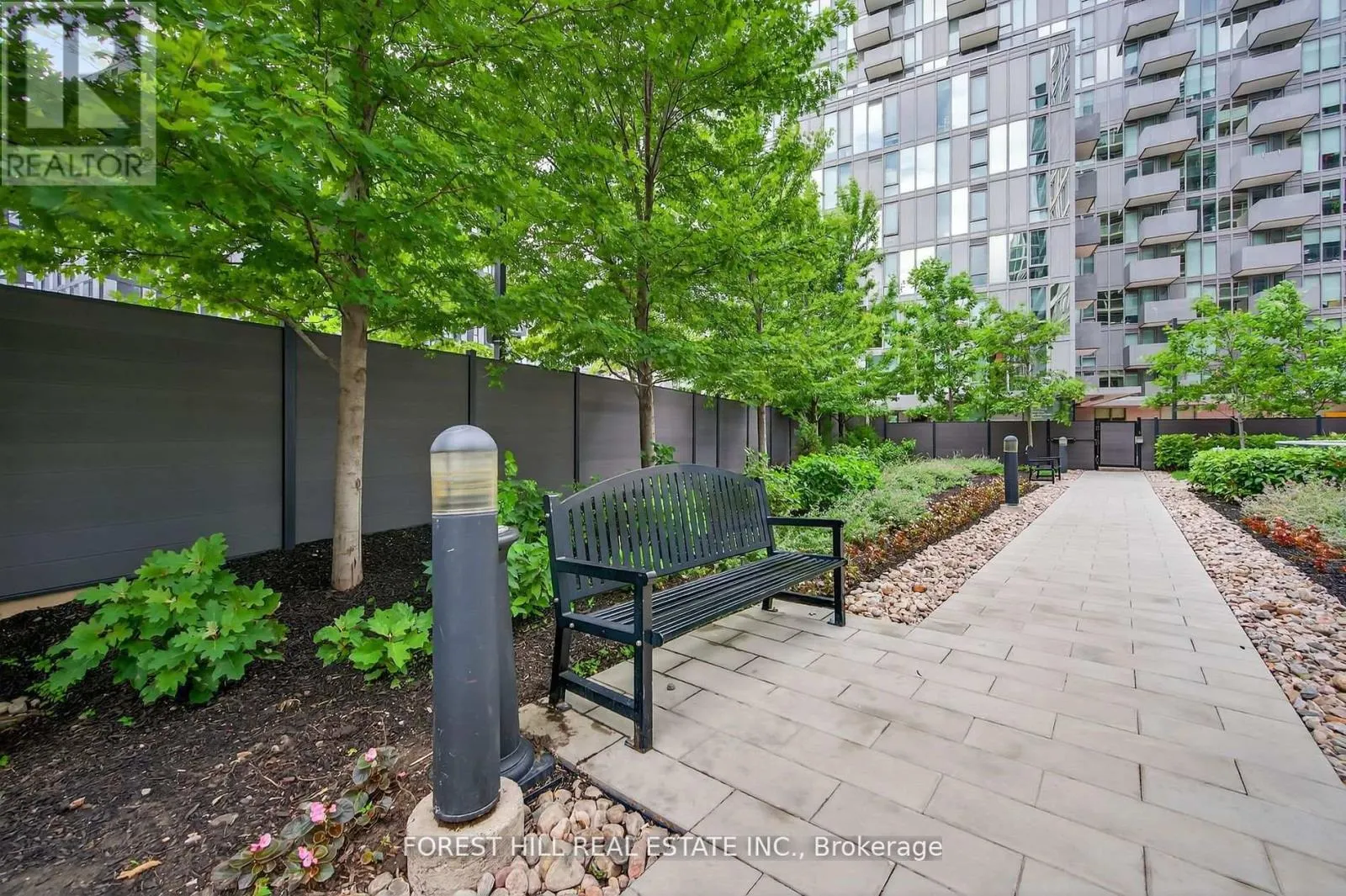 W1204 - 565 WILSON AVENUE