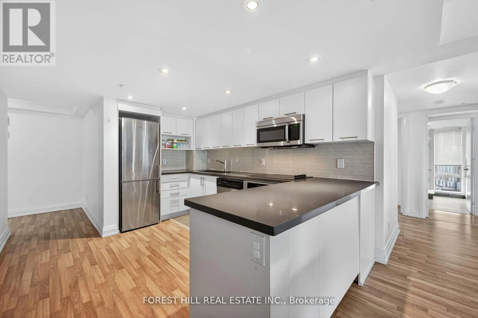 W1204 - 565 WILSON AVENUE