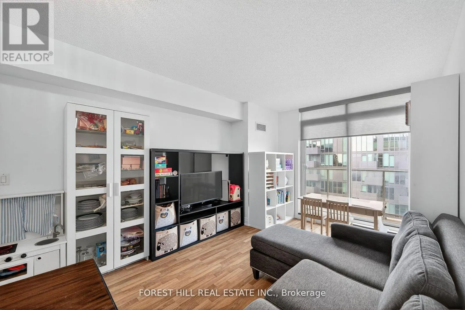 W1204 - 565 WILSON AVENUE