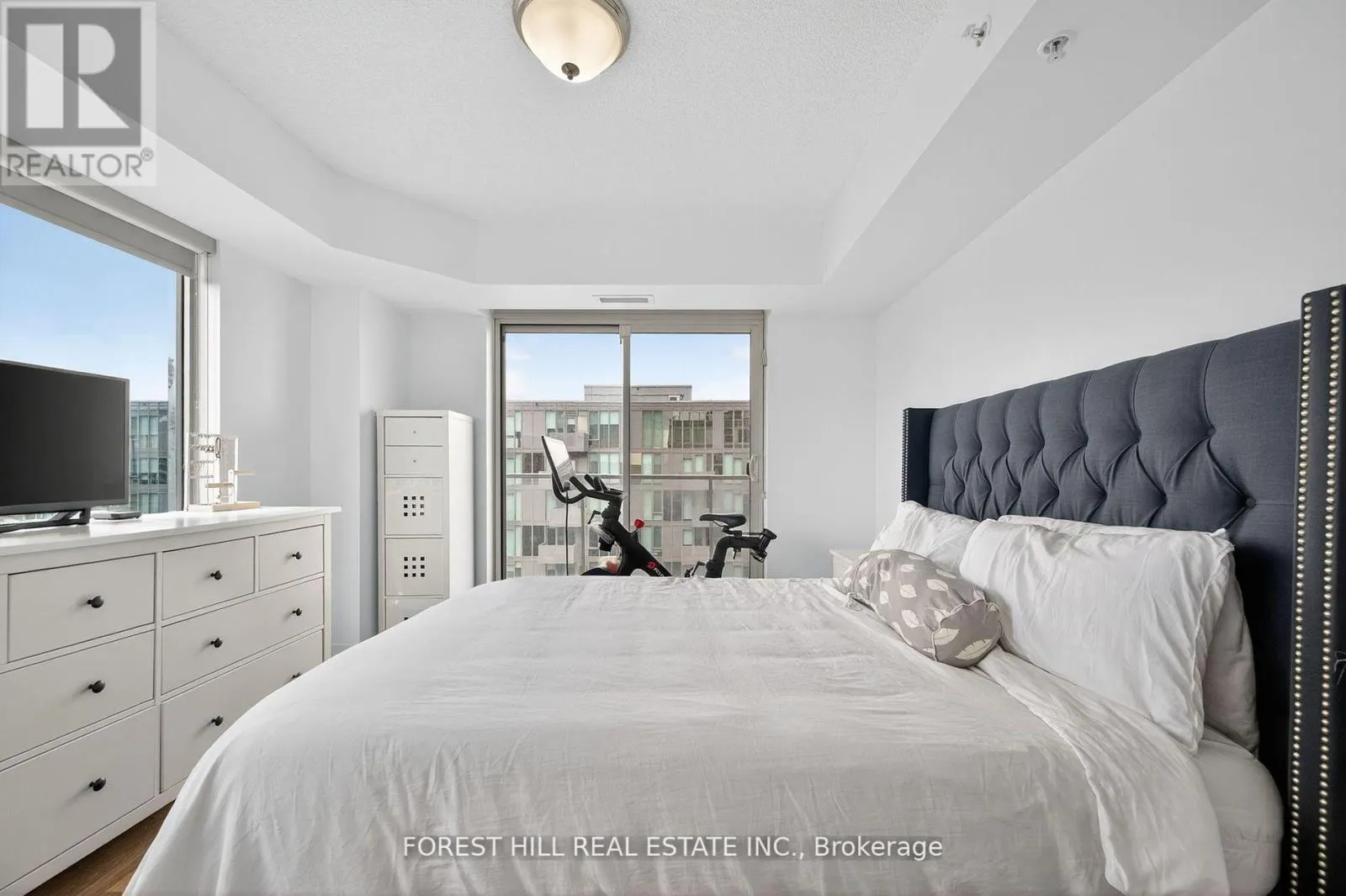 W1204 - 565 WILSON AVENUE