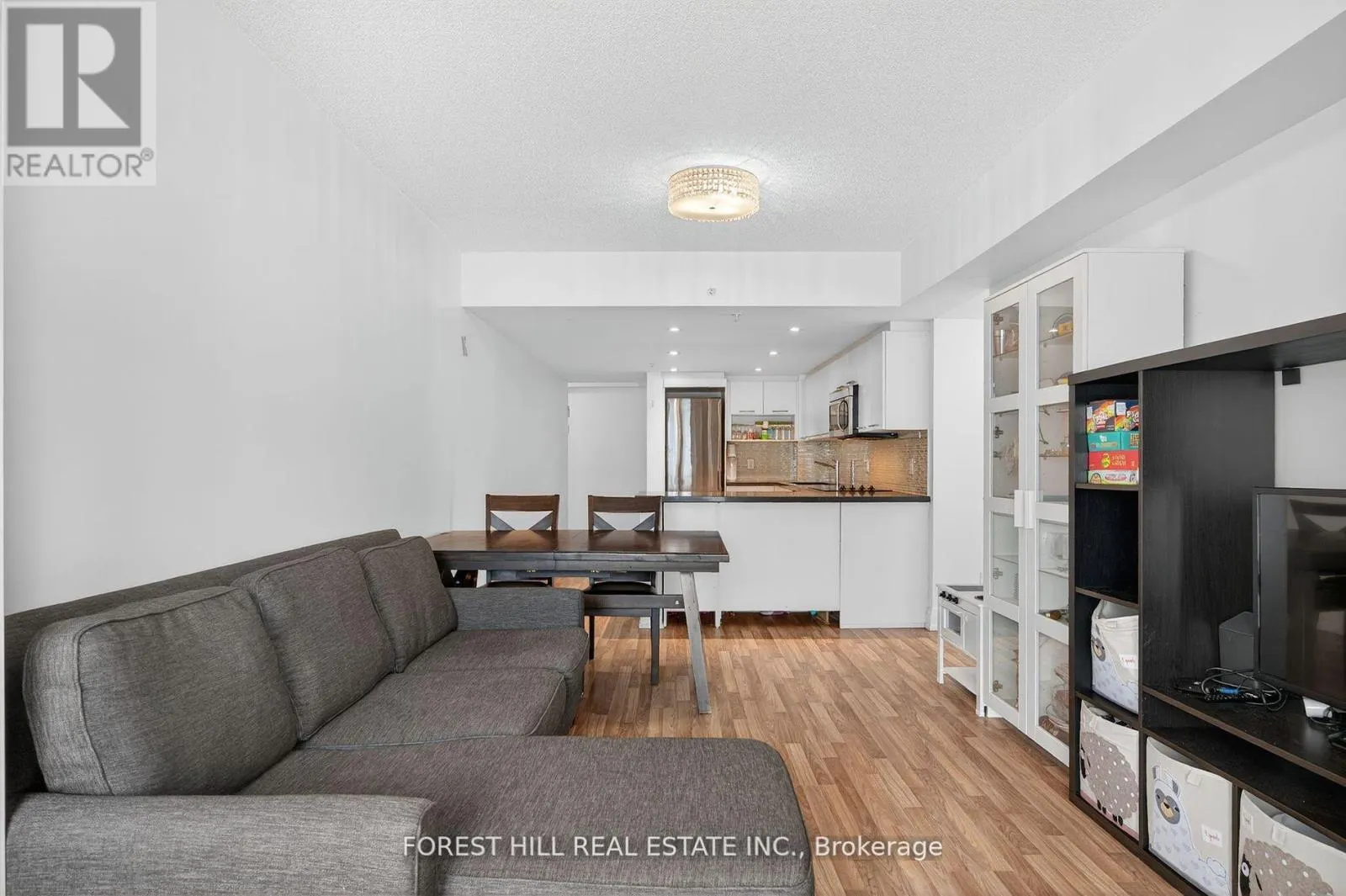 W1204 - 565 WILSON AVENUE