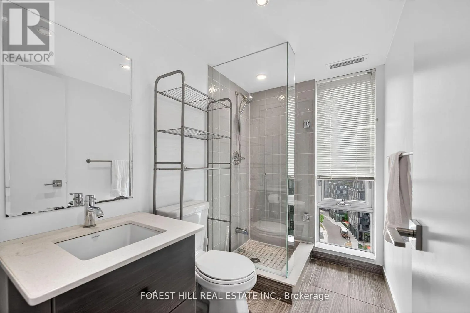 W1204 - 565 WILSON AVENUE