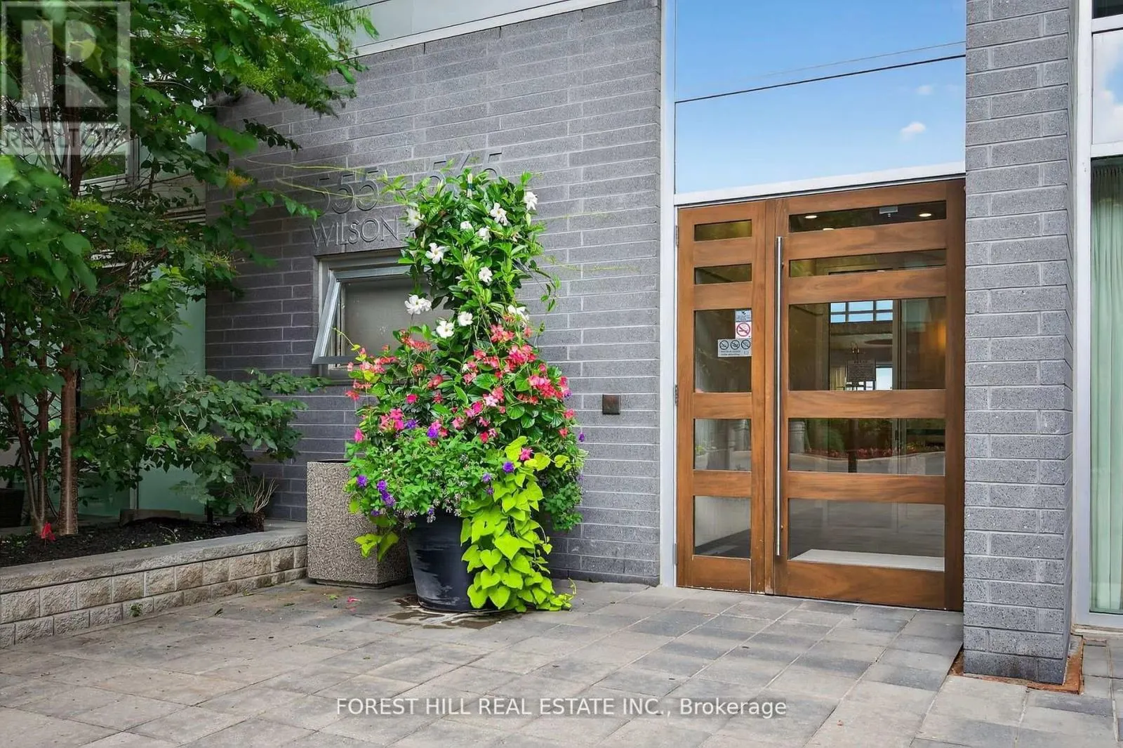 W1204 - 565 WILSON AVENUE