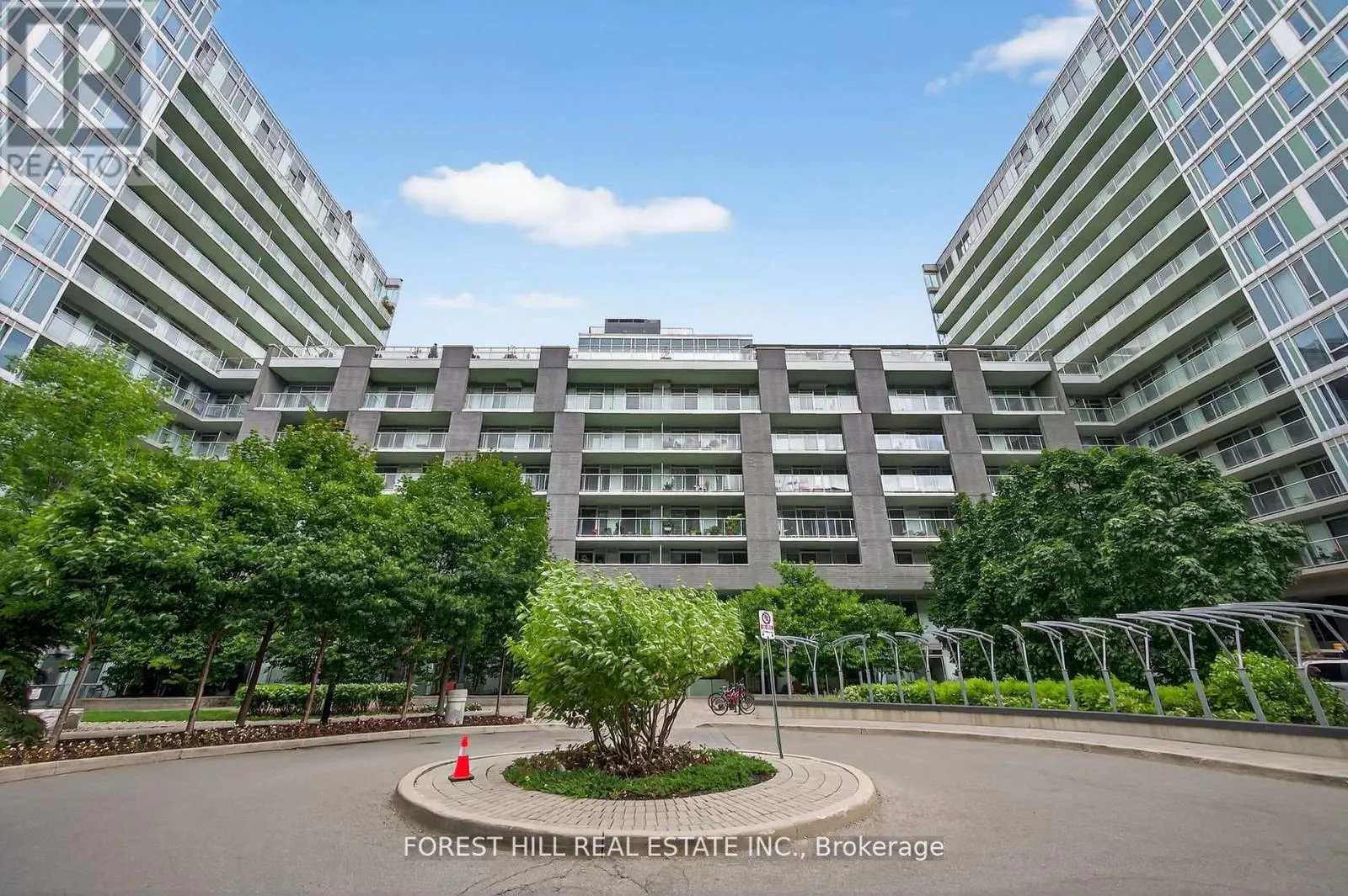 W1204 - 565 WILSON AVENUE