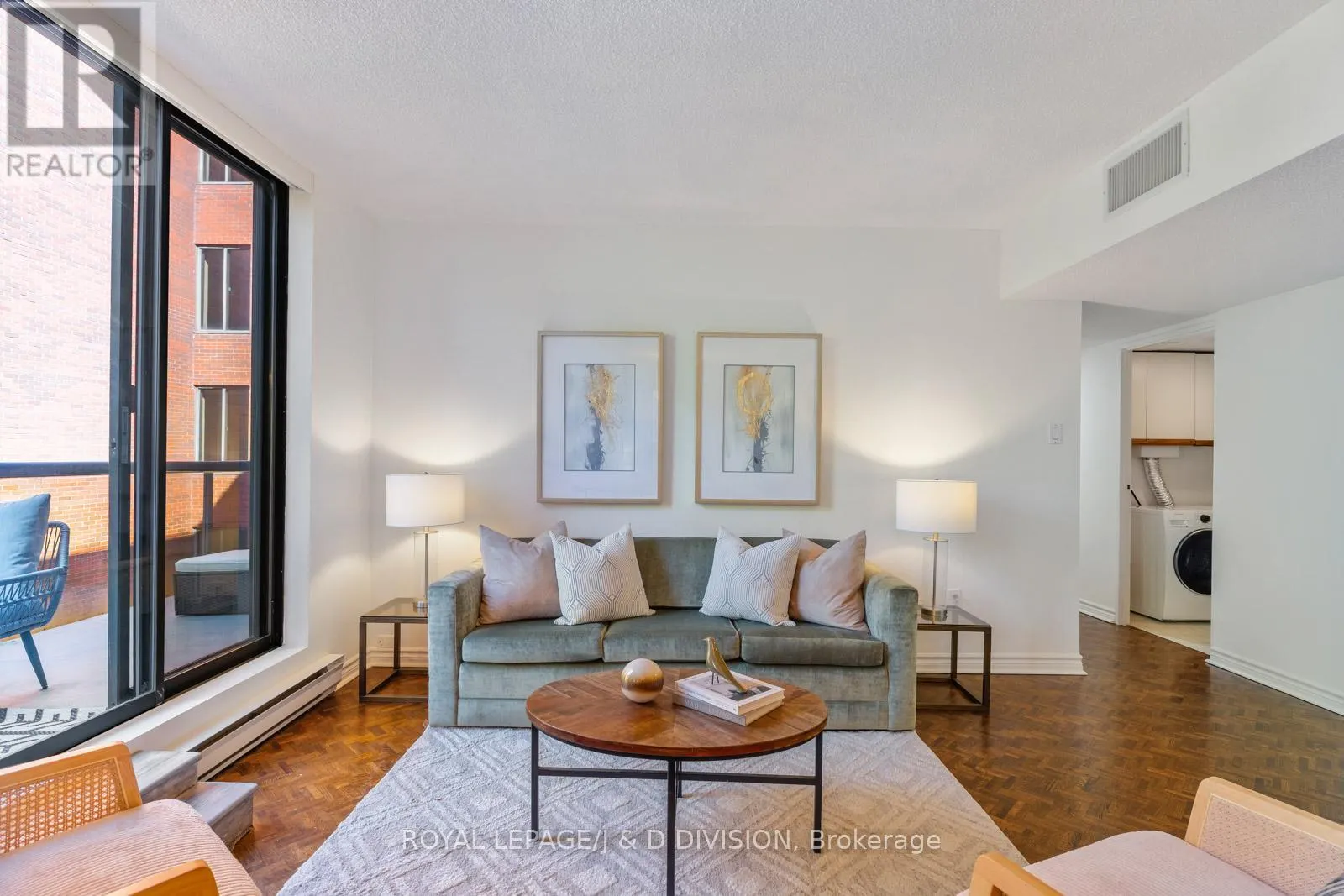 305 - 30 GLEN ELM AVENUE
