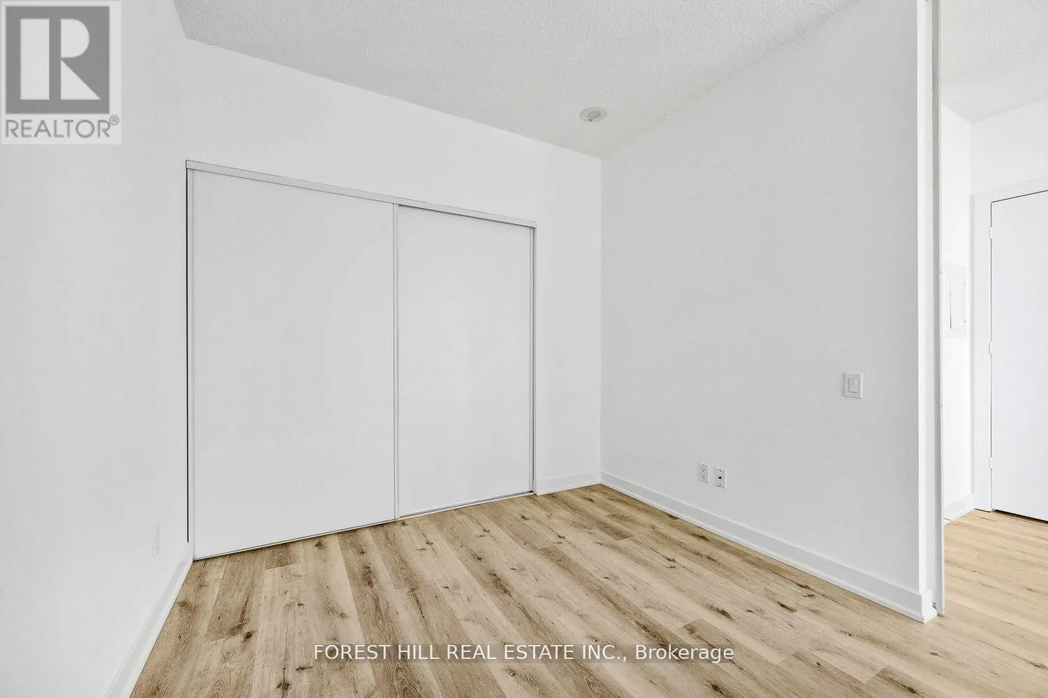 3210 - 33 CHARLES STREET E