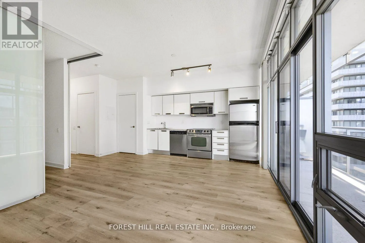3210 - 33 CHARLES STREET E