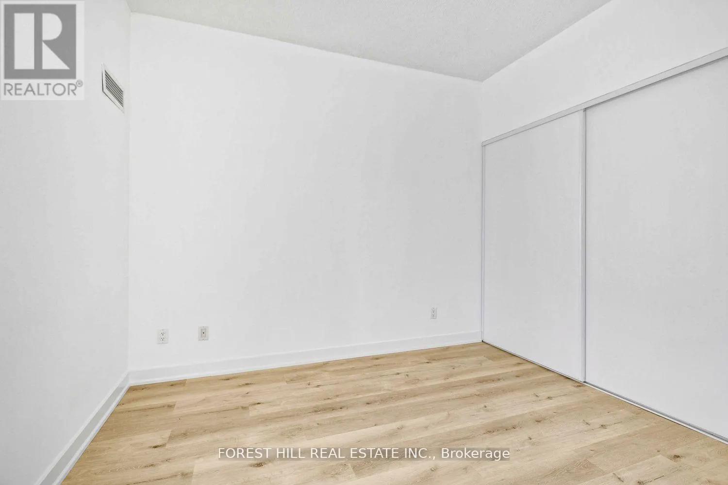 3210 - 33 CHARLES STREET E
