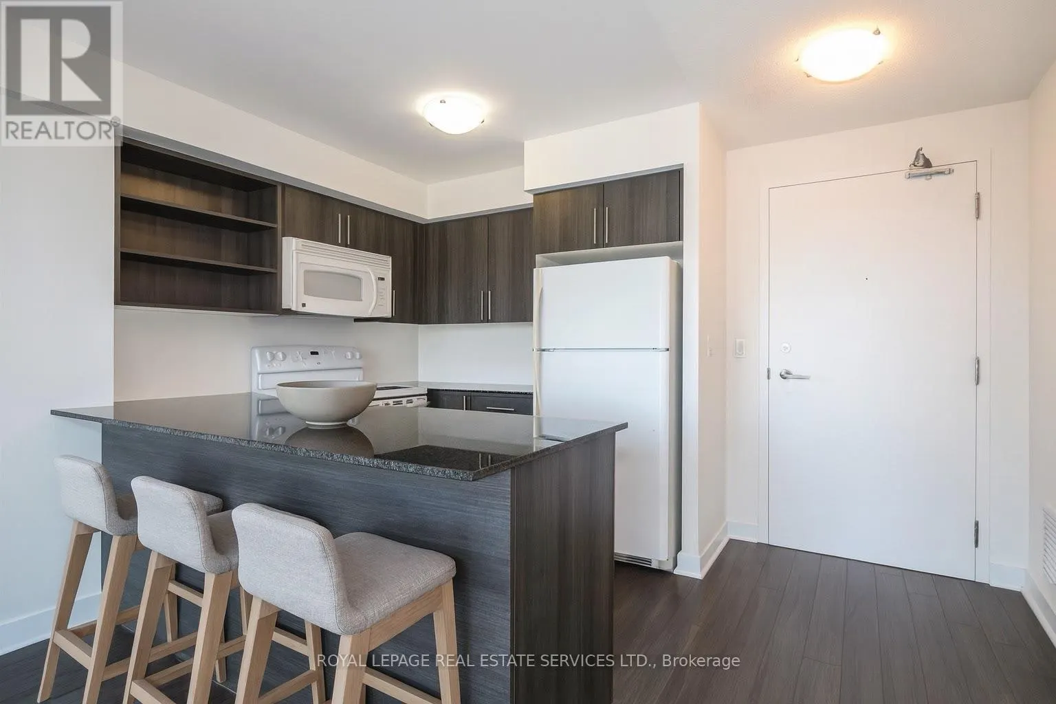 527 - 120 DALLIMORE CIRCLE