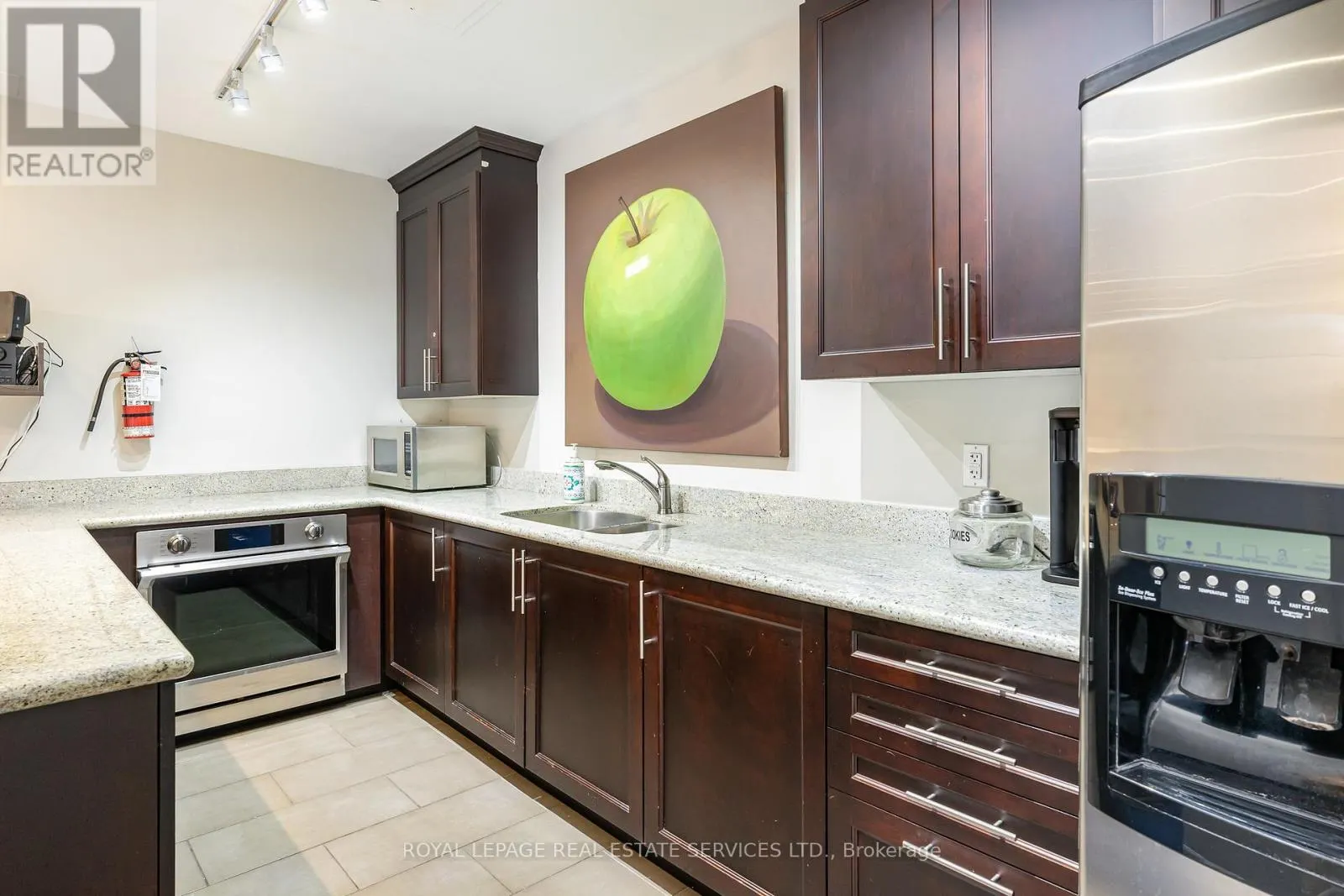 1203 - 900 MOUNT PLEASANT ROAD