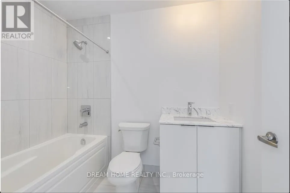 3809 -ROOM - 955 BAY STREET
