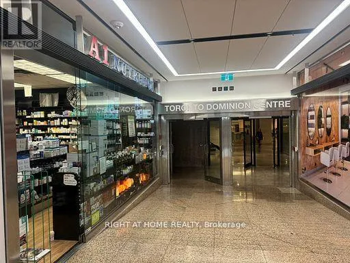 B101 - 121 KING STREET W