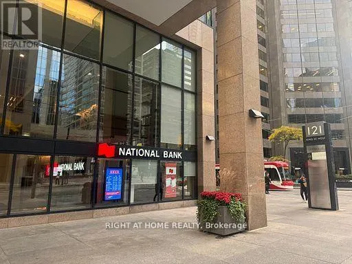 B101 - 121 KING STREET W