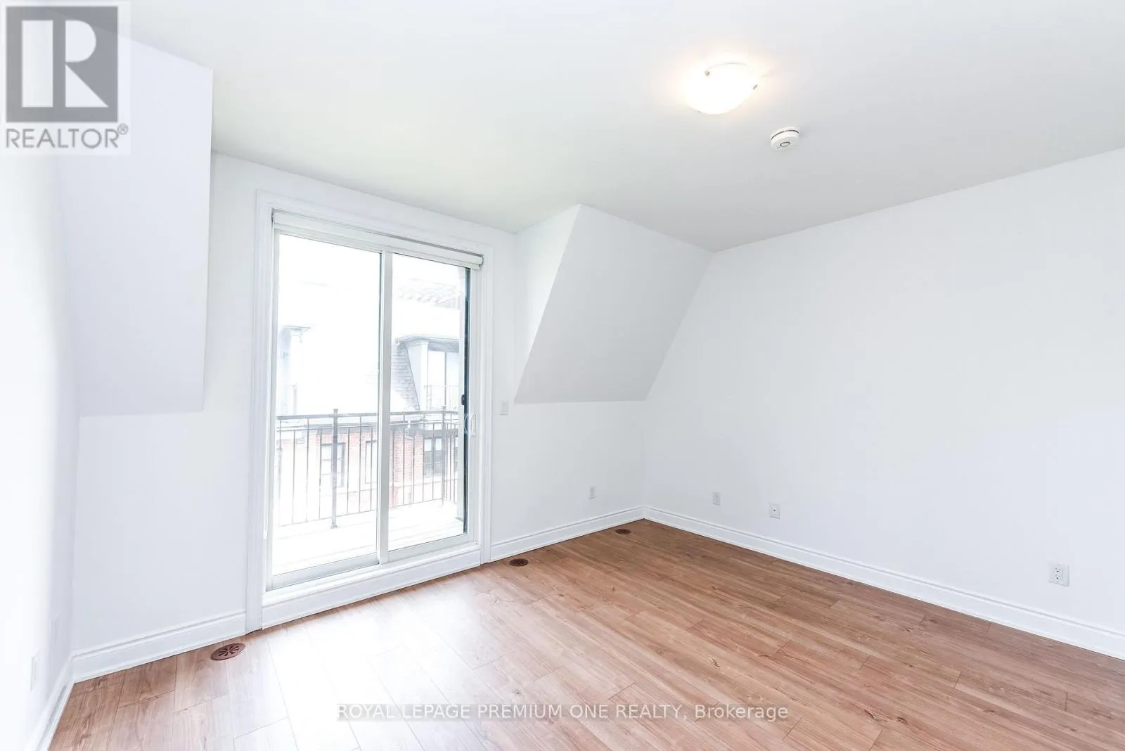 11 - 1145 OSSINGTON AVENUE
