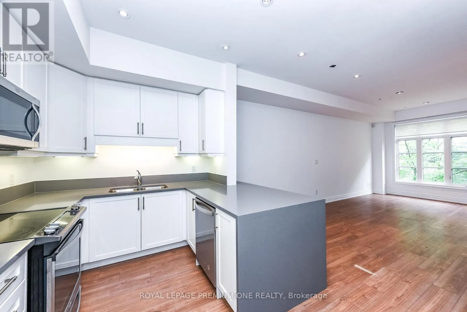 11 - 1145 OSSINGTON AVENUE